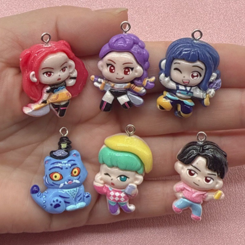 Resin Art Gift Ideas - 10個入り樹脂製漫画ペンダント、DIYジュエリー製作イヤリング、キーホルダーアクセサリー