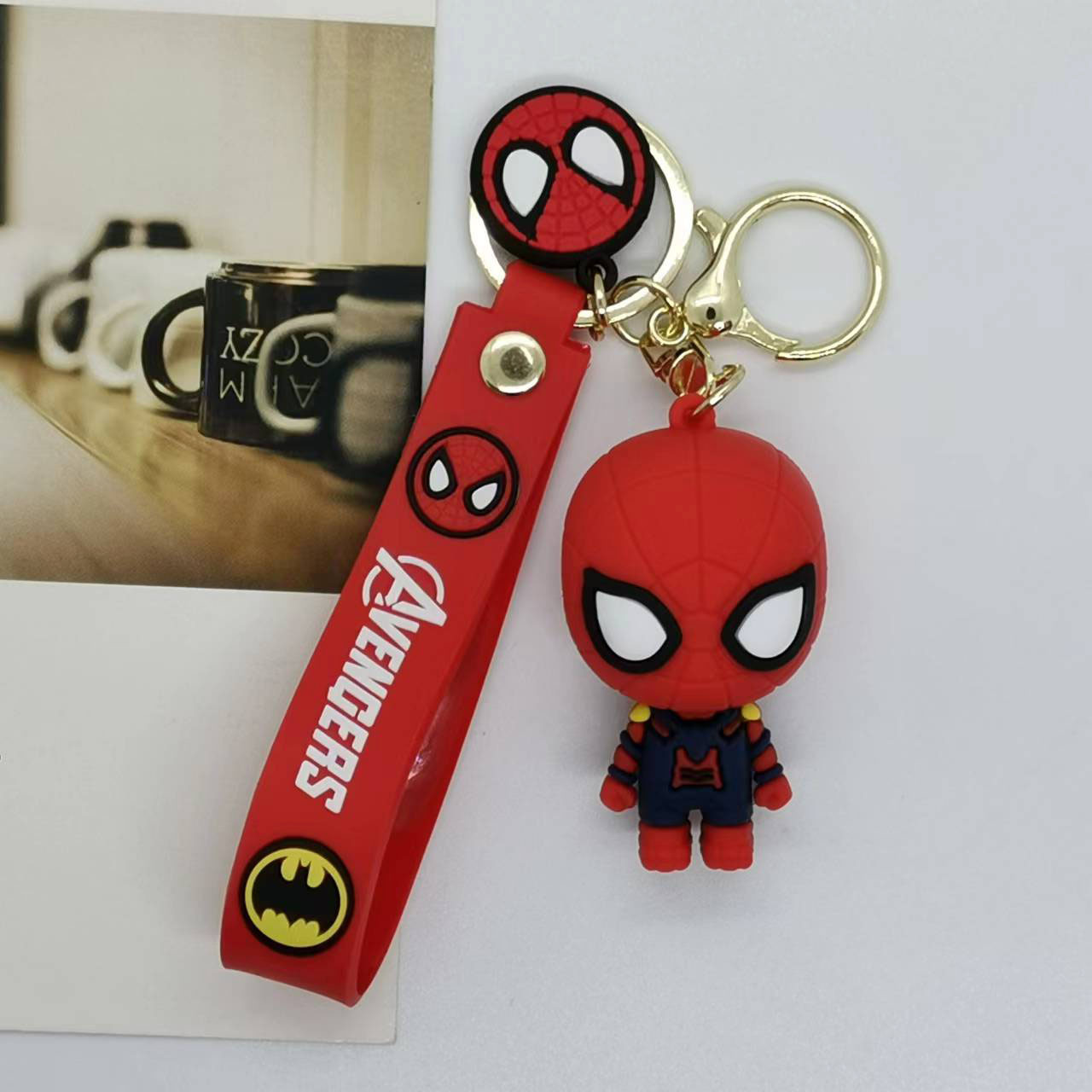クリエイティブな漫画スパイダーマン人形キーホルダーペンダント - Resin Art Toys のレビューと価格