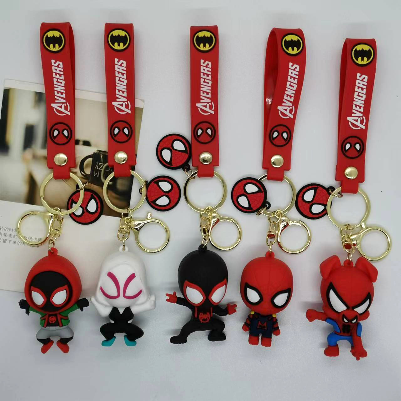 クリエイティブな漫画スパイダーマン人形キーホルダーペンダント - Resin Art Toys のレビューと価格