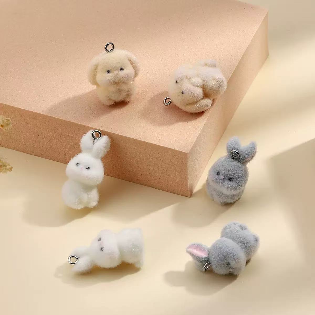 10個入り フロッキング加工 小さなウサギ レジンチャーム  - Resin Art Gift Ideas のレビューと価格