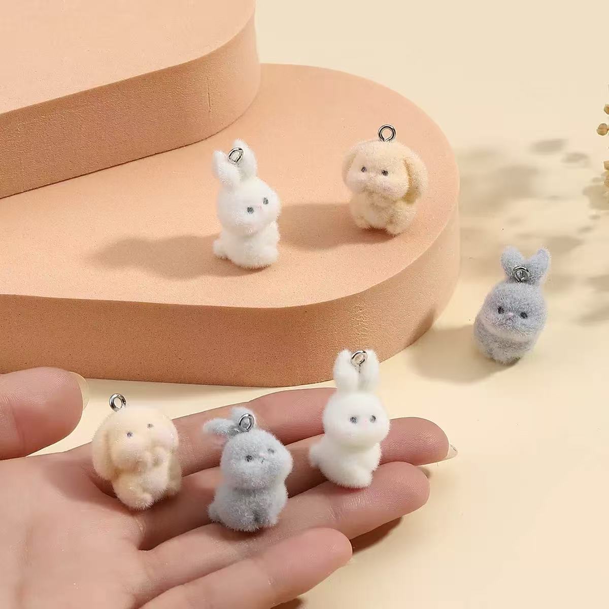 10個入り フロッキング加工 小さなウサギ レジンチャーム  - Resin Art Gift Ideas のレビューと価格